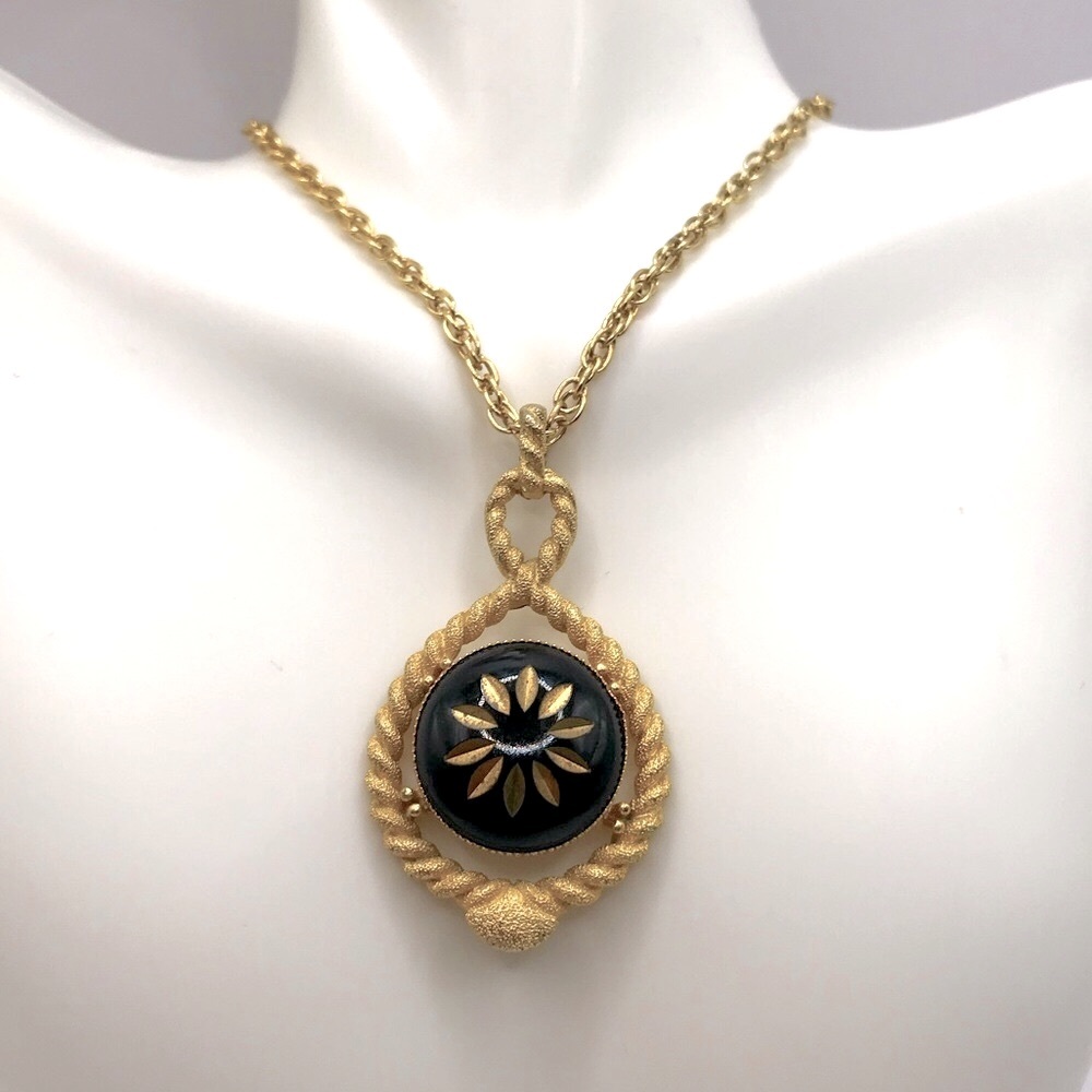 Vintage Paradise Gold-Tone Pendant Necklace